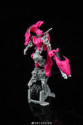09-SS-52-Arcee-Chromia-and-Elita-1