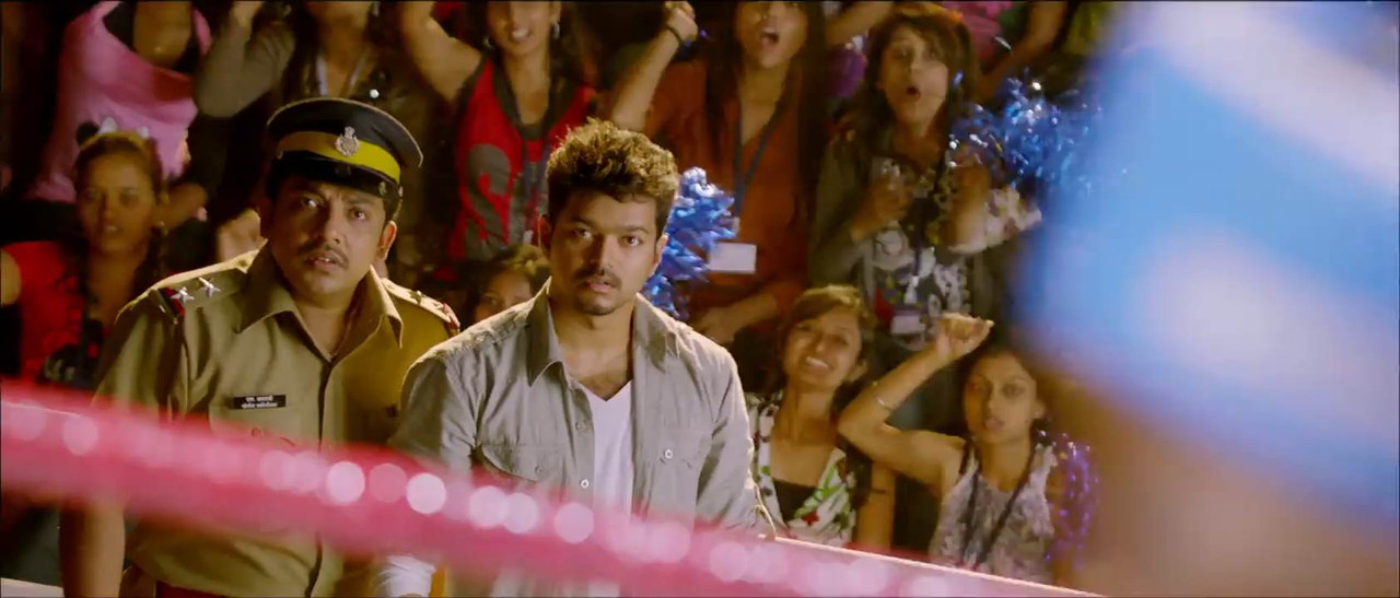 Thuppakki 2012 WebRip [Hindi + Tamil] 480p, 720p Screenshot