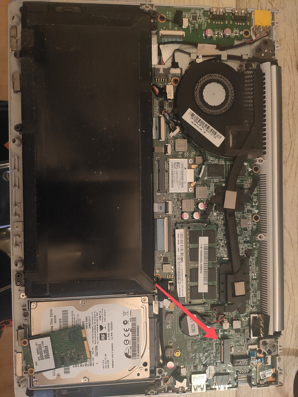 Este puerto del portátil es para ssd m2? en PC › Hardware