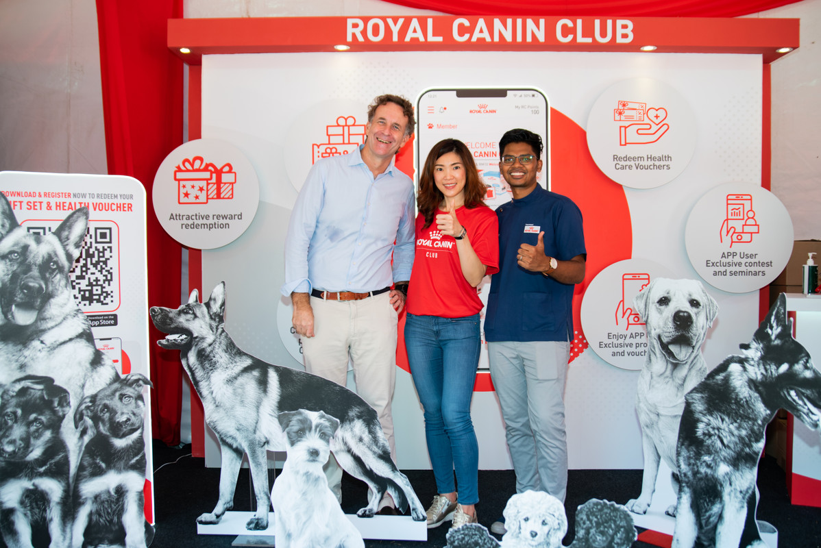 (L to R) François-Regis Ponçon, General Manager of Royal Canin's Southeast Asia cluster, and Teh Men
