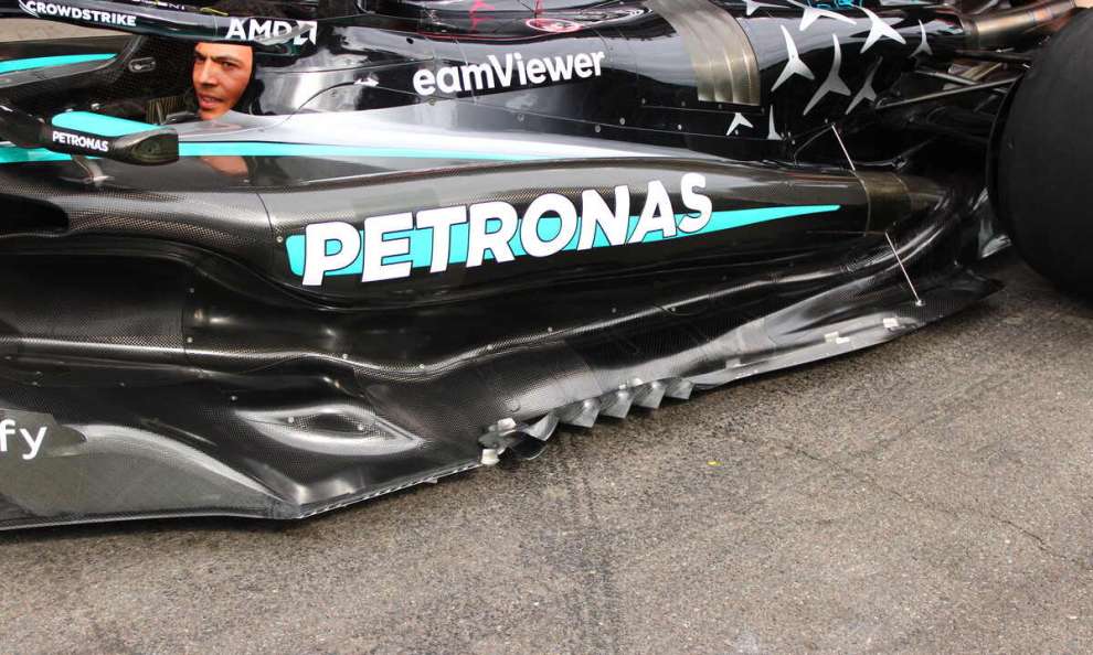 f1-mercedes-w15-fondo-spa-990x594.jpg