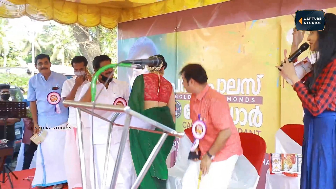 Honeyrose Hot sexy in saree.mkv_snapshot_00.14.077