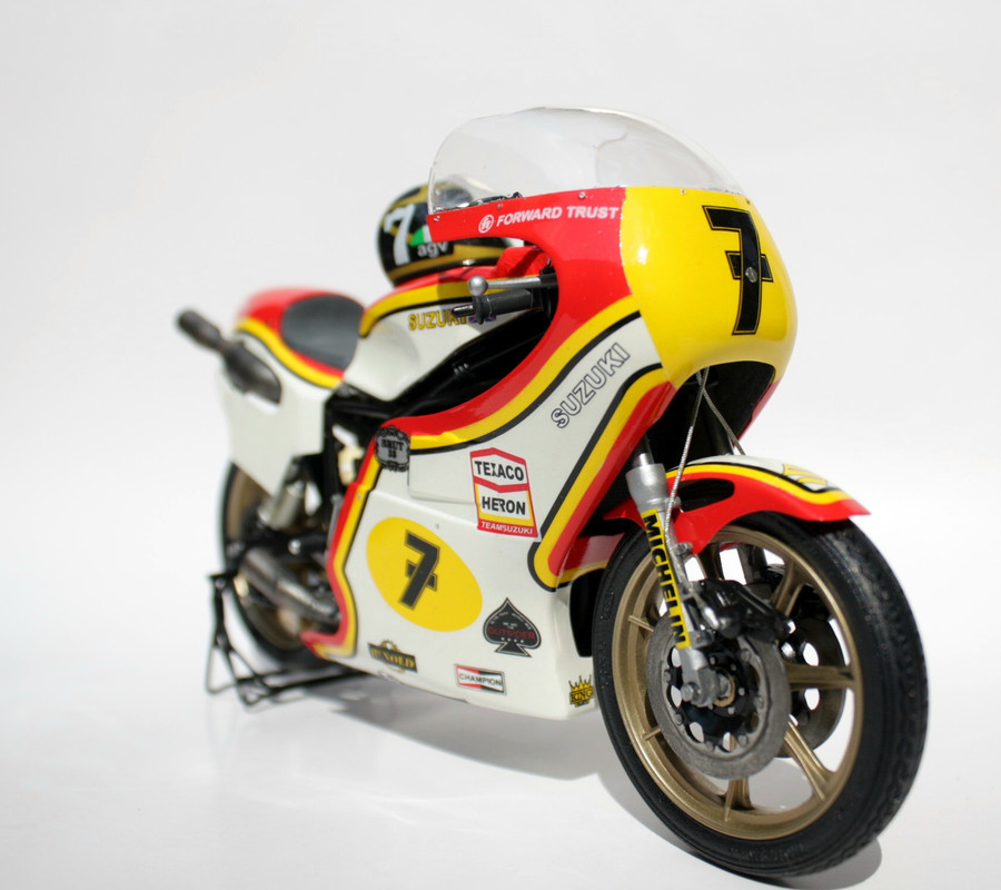 レベル Revell SUZUKI RG 500 1/12 プラモデル Revell Suzuki RG 500
