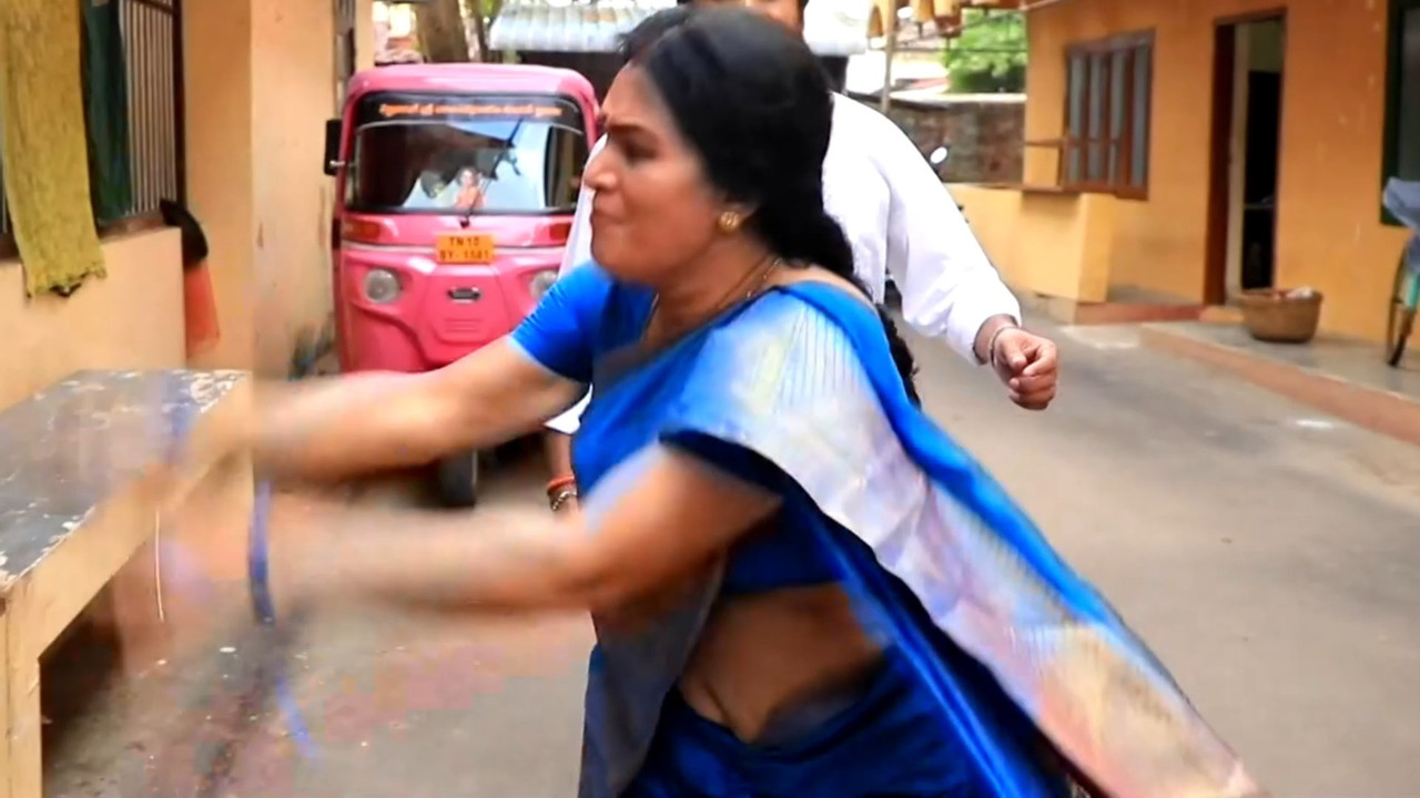 Tamil Sexy Actress wide open Deep Navel show in blue saree.mp4_snapshot_00.07.366