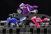 01-SS-52-Arcee-Chromia-and-Elita-1
