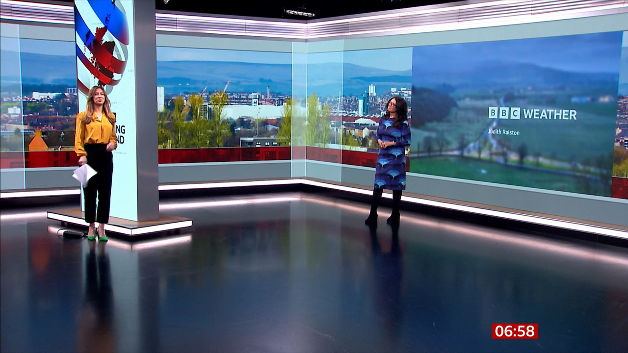 04.02 - 06.50.00 - Breakfast. The BBC's Breakfast programme features ....ts_snapshot_08.43.061