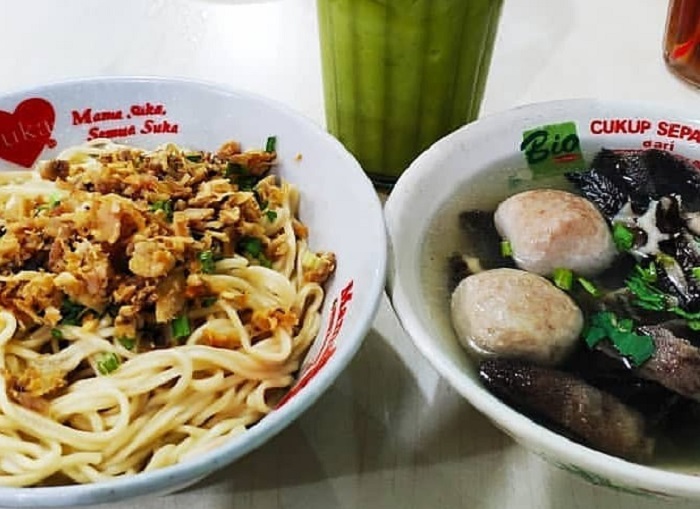 Sajian mi ayam di Rumah Makan Linggarjati.