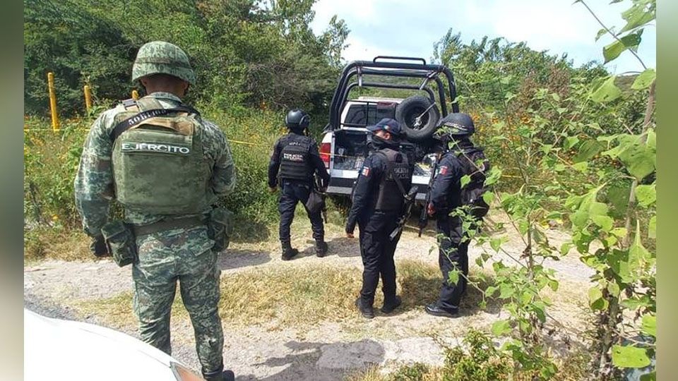 A escasos metros del hospital general, localizan tres cuerpos torturados en Guerrero