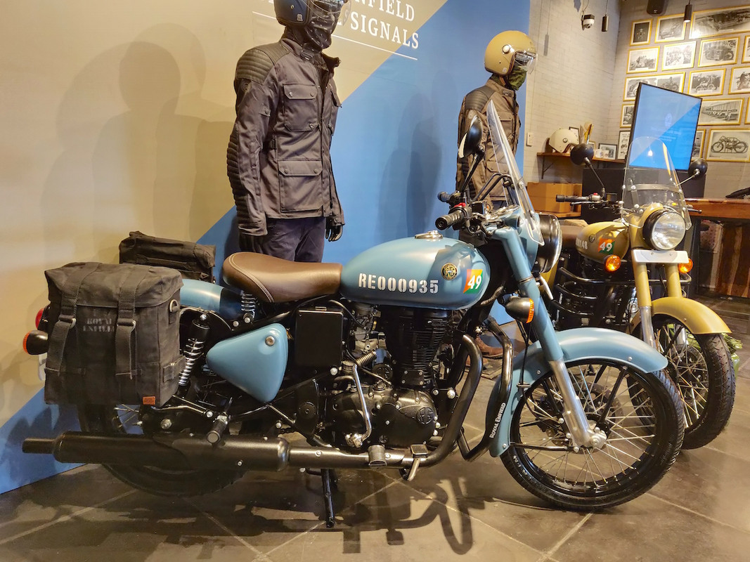 royal-enfield-classic-350-signals-edition-airborne-fc05.jpg