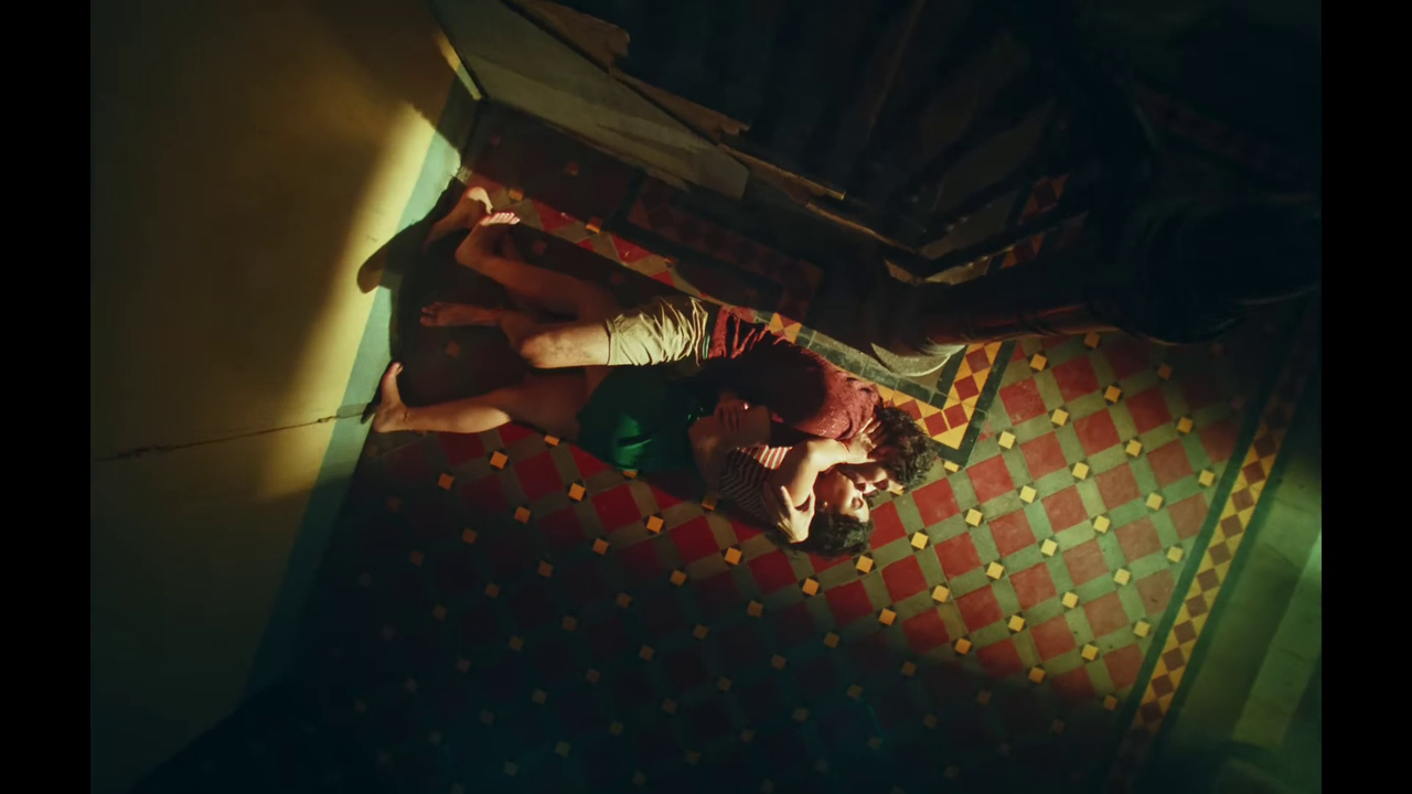 [Image: vlcsnap-2025-12-21-22h12m46s053.png]