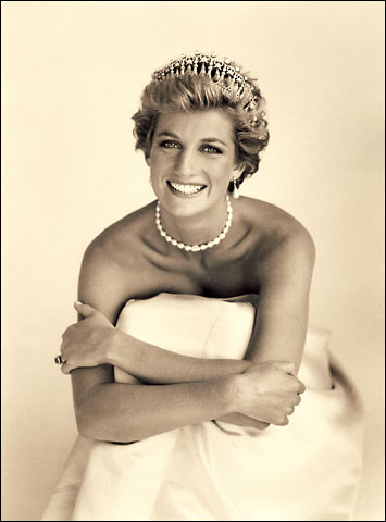 http://germainpire.ovh.org/img/20080927_Patrick_Demarchelier_Diana.jpg
