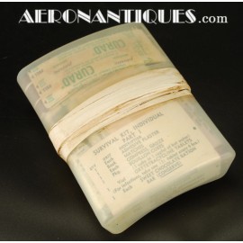 kit-de-survie-pilote-jet-us-navy-usn-vietnam.jpg