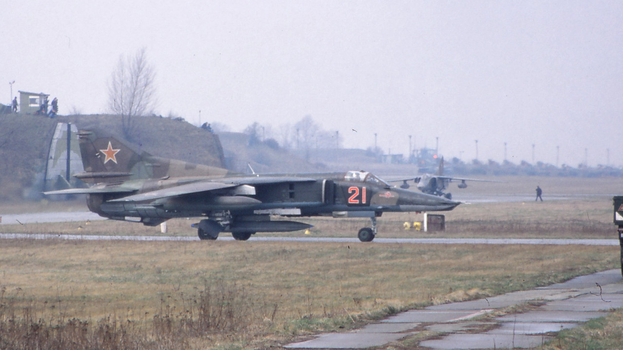 296 APIB Mig-27M 21 Red_83712538600 (3)