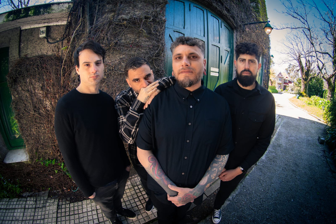 TERAPIA DE GRUPO: CONOCÉ A LAS COSAS QUE PERDIMOS EN EL FUEGO, HARDCORE PARA VER MORIR EL SOL