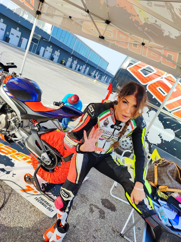 B3EEADD5-908F-40F5-8D91-62F9332A68B2