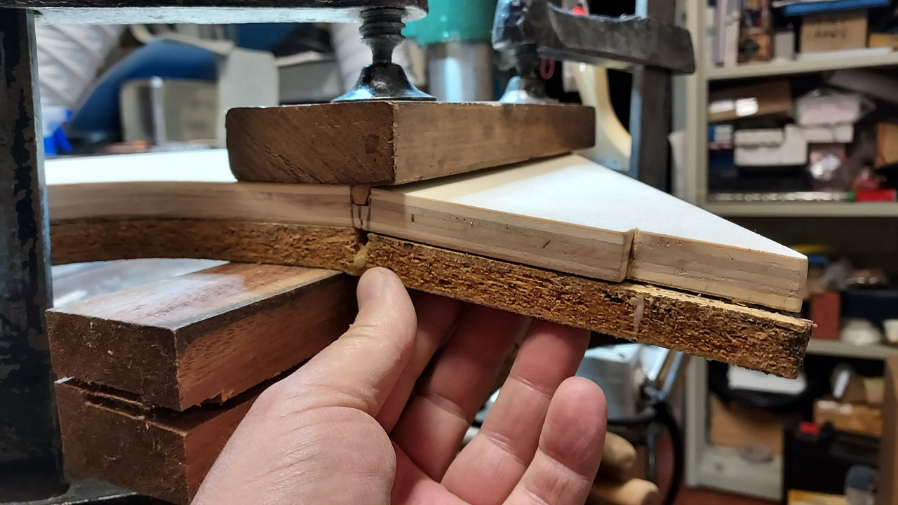 8A951EAE-21B1-4B4C-93FE-8574E8E0A72B