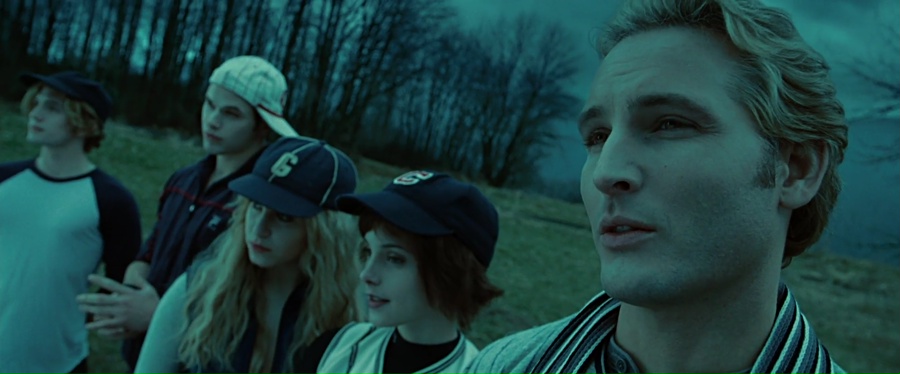 Twilight 2008 BluRay [Hindi + Tamil + Telugu + English] 480p, 720p, 1080p ESub Screenshot
