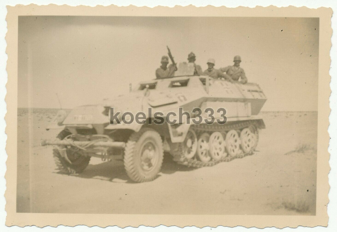Foto Afrika Korps Soldaten mit Schützenpanzer in der Wüste ! SPW