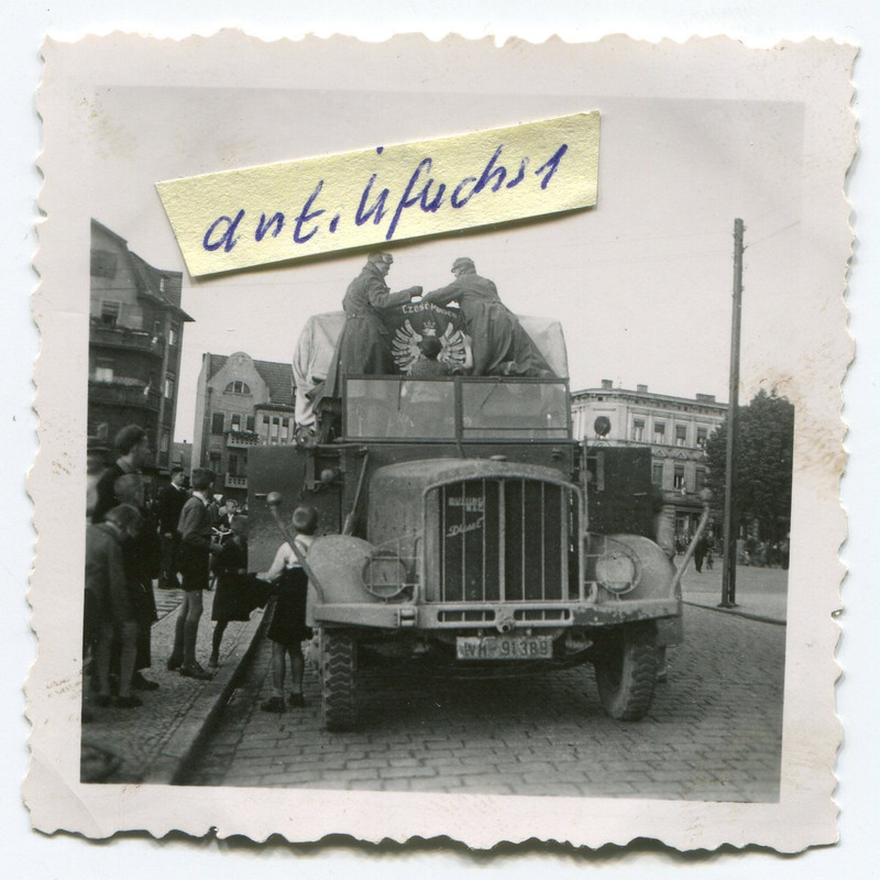 Militär-LKW Büssing Nag mit Tschechen-Fahne im 2