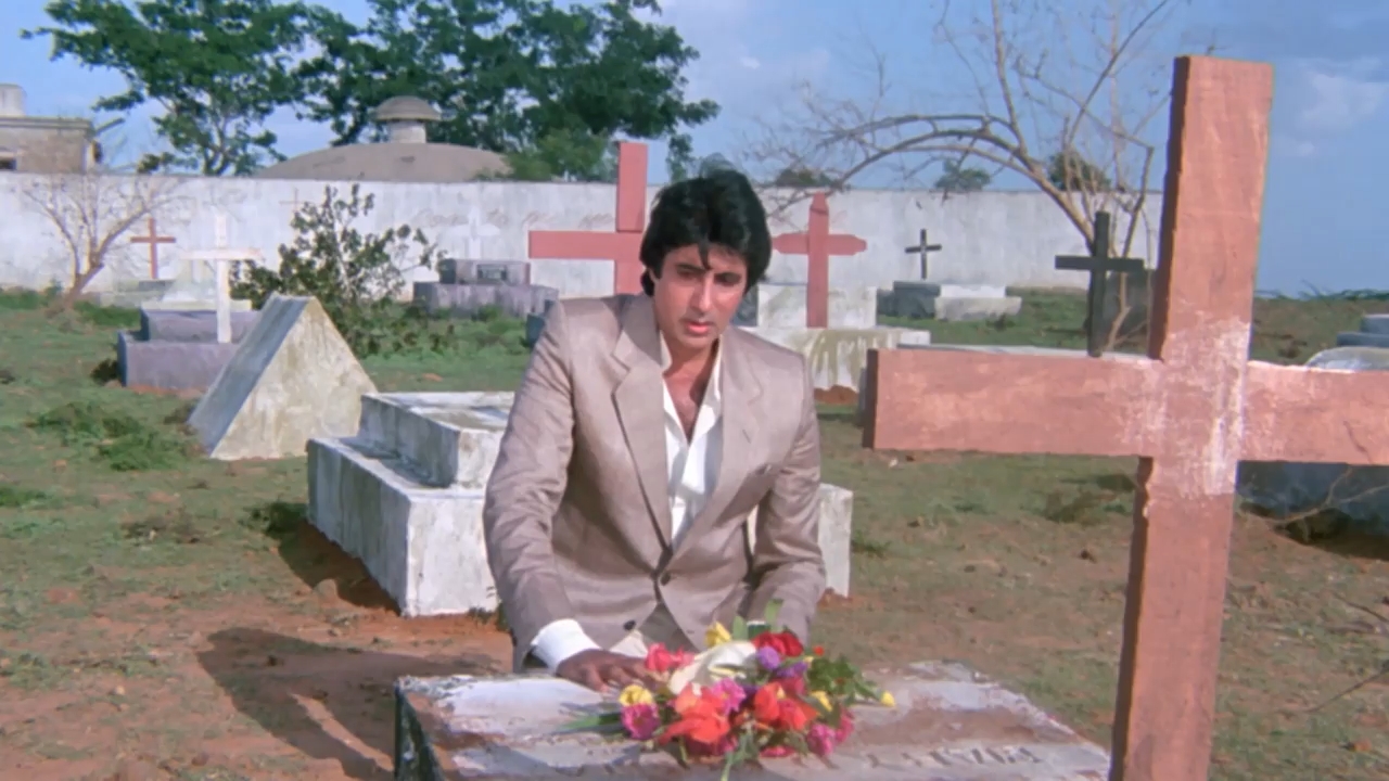 Aakhree Raasta 1986 WebRip [Hindi] 480p 720p ESub Screenshot