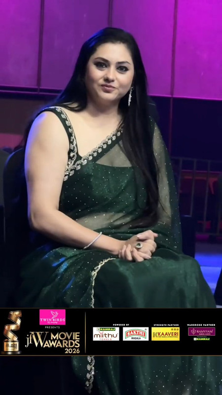 namitha lastest navel and boos in green saree mp4 snapshot 00 10 496