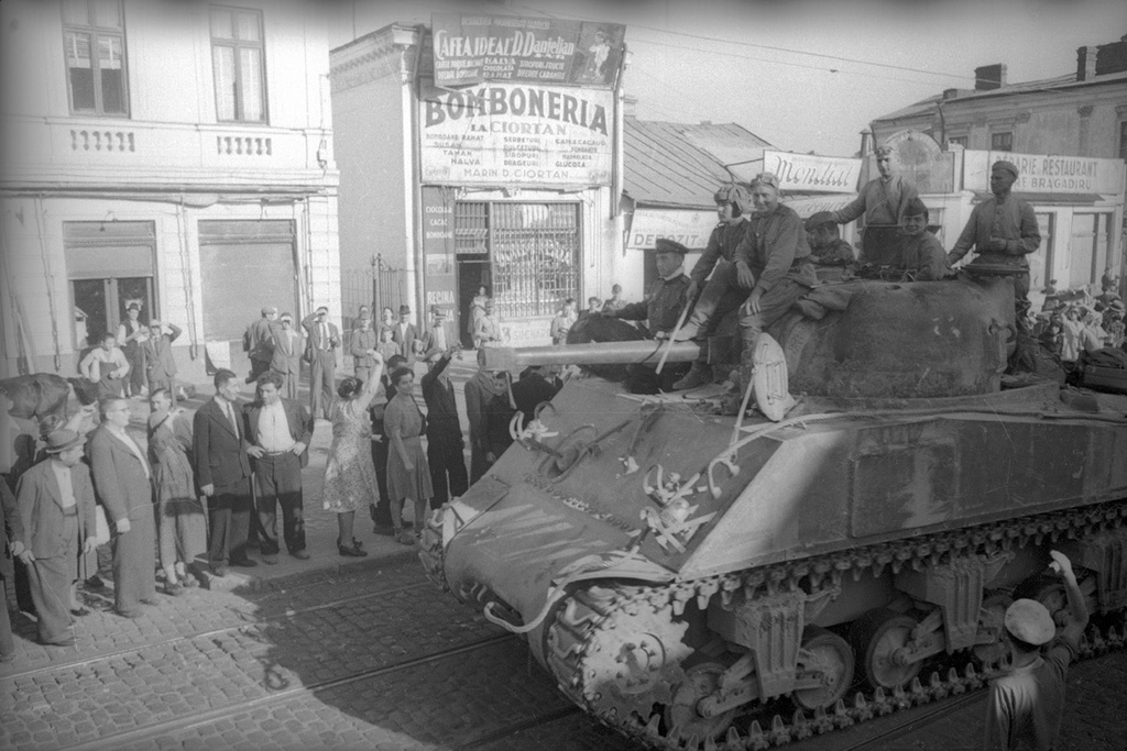 Советские танки на улицах Бухареста