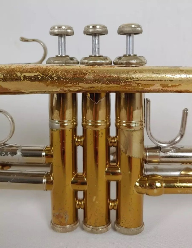 Bach 1973 Stradivarius 37 Trumpet sn 69098 (6)