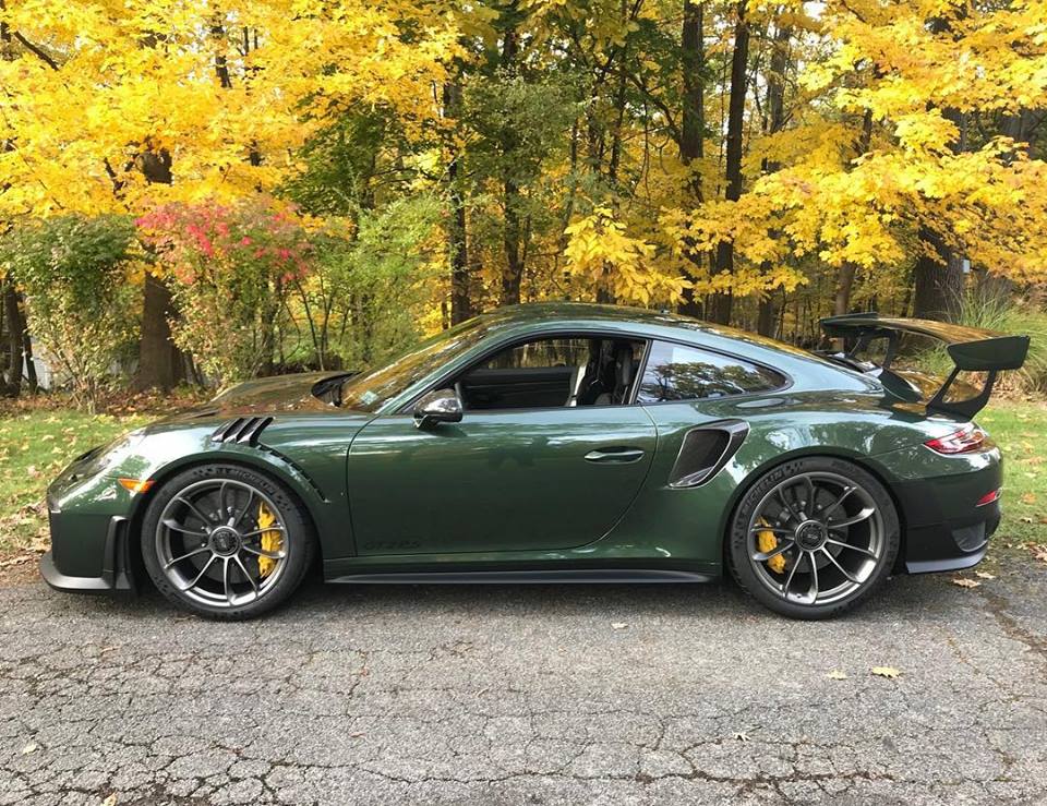 oak-green-metallic-2018-porsche-911-gt2-