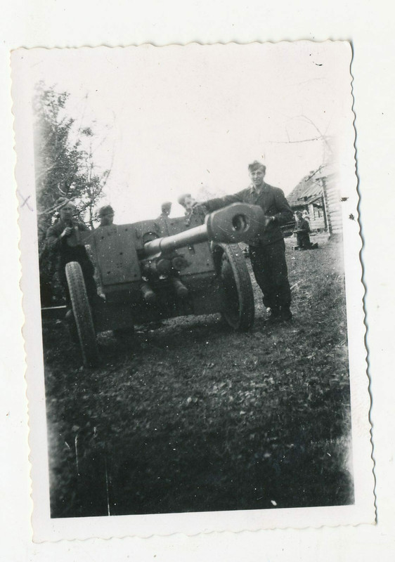 Orig. Foto Panzerjäger Soldaten am PaK Geschütz Ostfront Galisky 1942