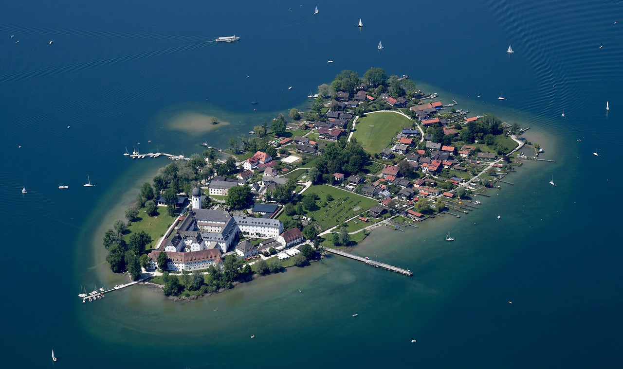 Aerial-image-of-the-Fraueninsel