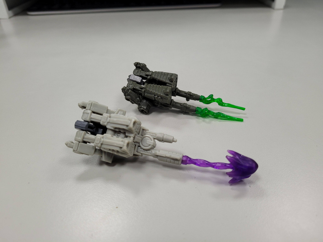 Netflix-Decepticon-Sparkless-Seeker-10