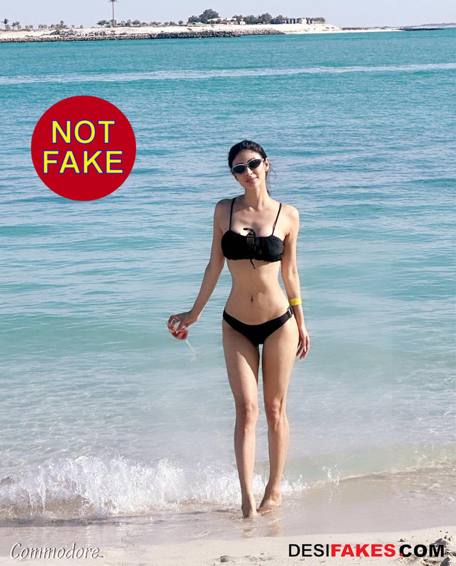 Mouni Roy Bikini (1)