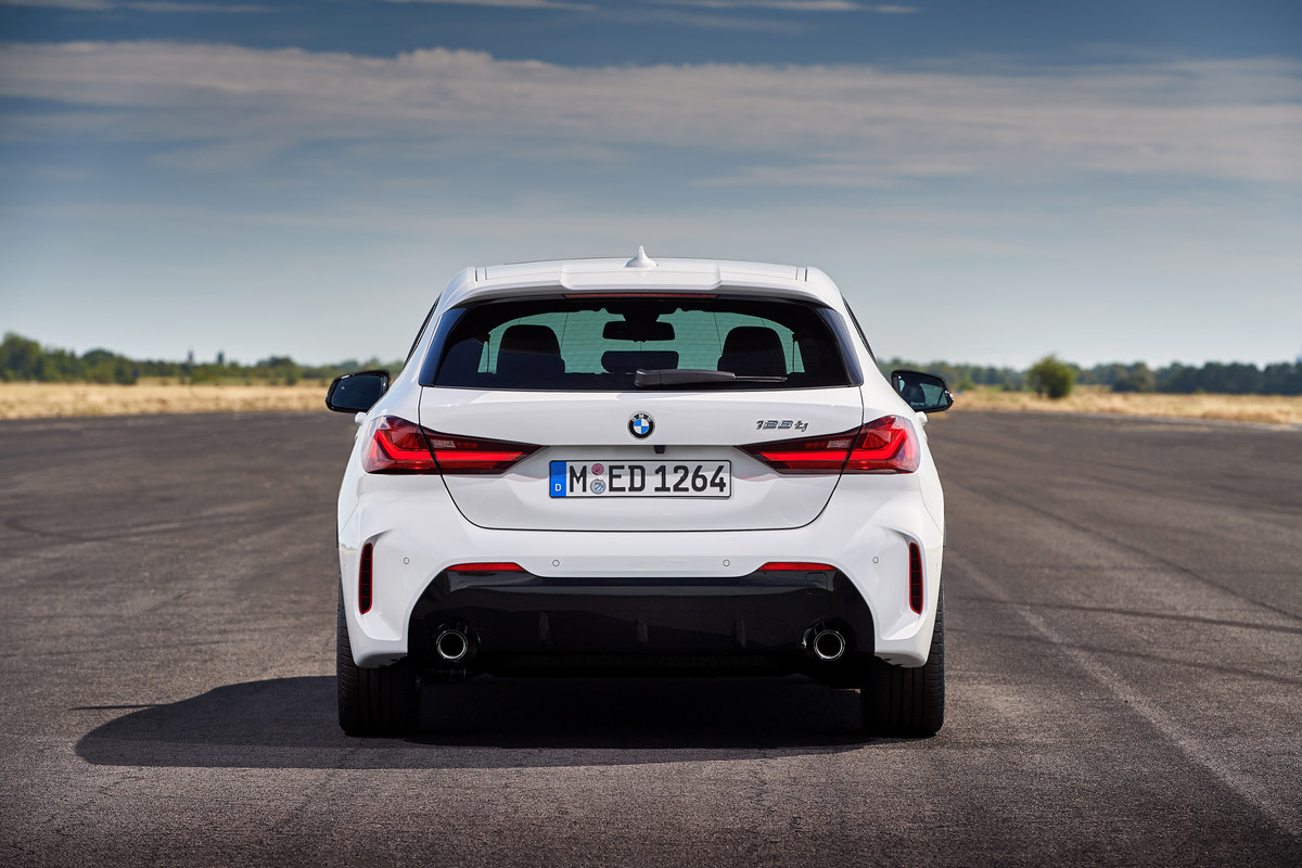 P90402194_highRes_the-all-new-bmw-128t