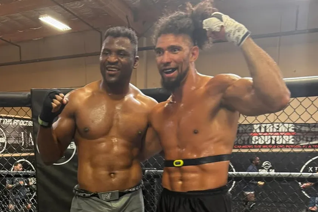 След спаринг с Нгану, Джони Уокър обмисля преминаване в тежка категория