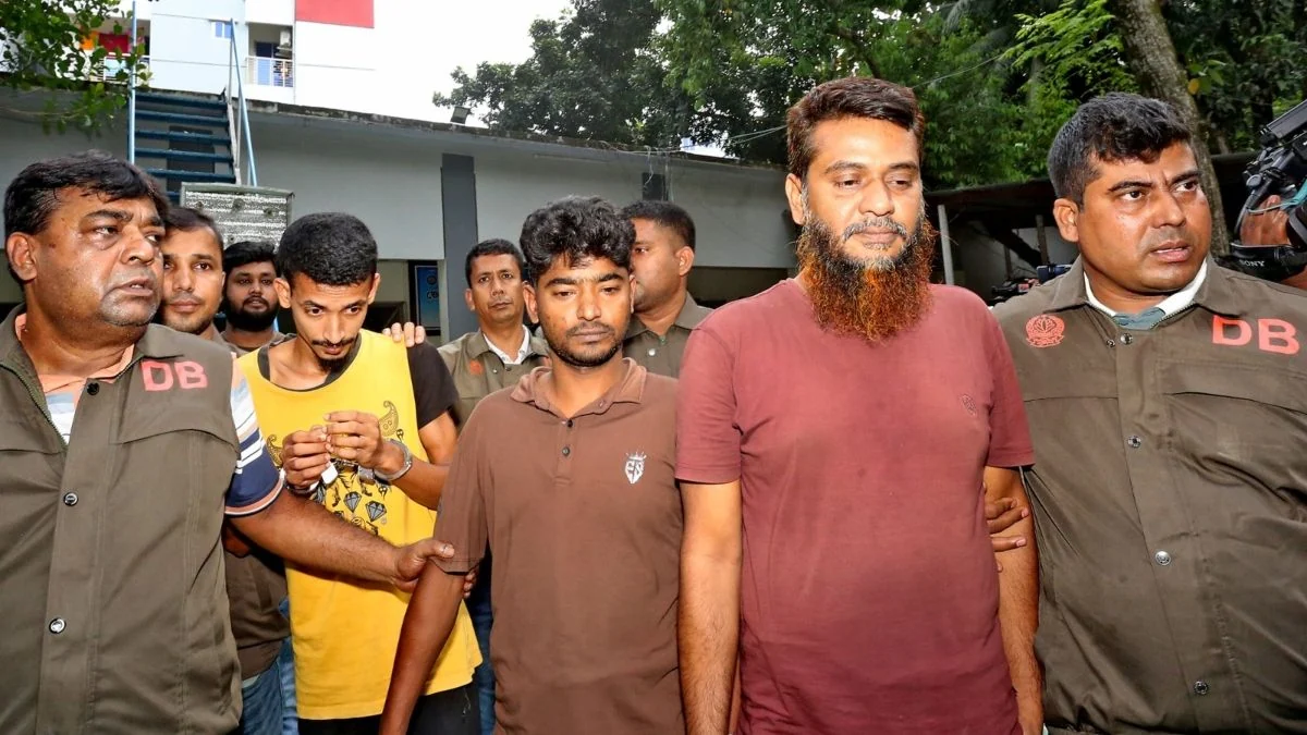 পুলিশ পরিচয়ে ১০২ ভরি স্বর্ণ ছিনতাই, গ্রেফতার ৪