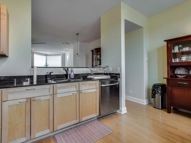 West Loop Chicago kitchen renovation with non-bearing wall removal