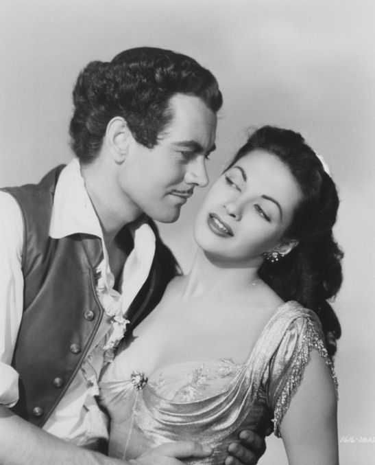 Yvonne_De_Carlo_b46
