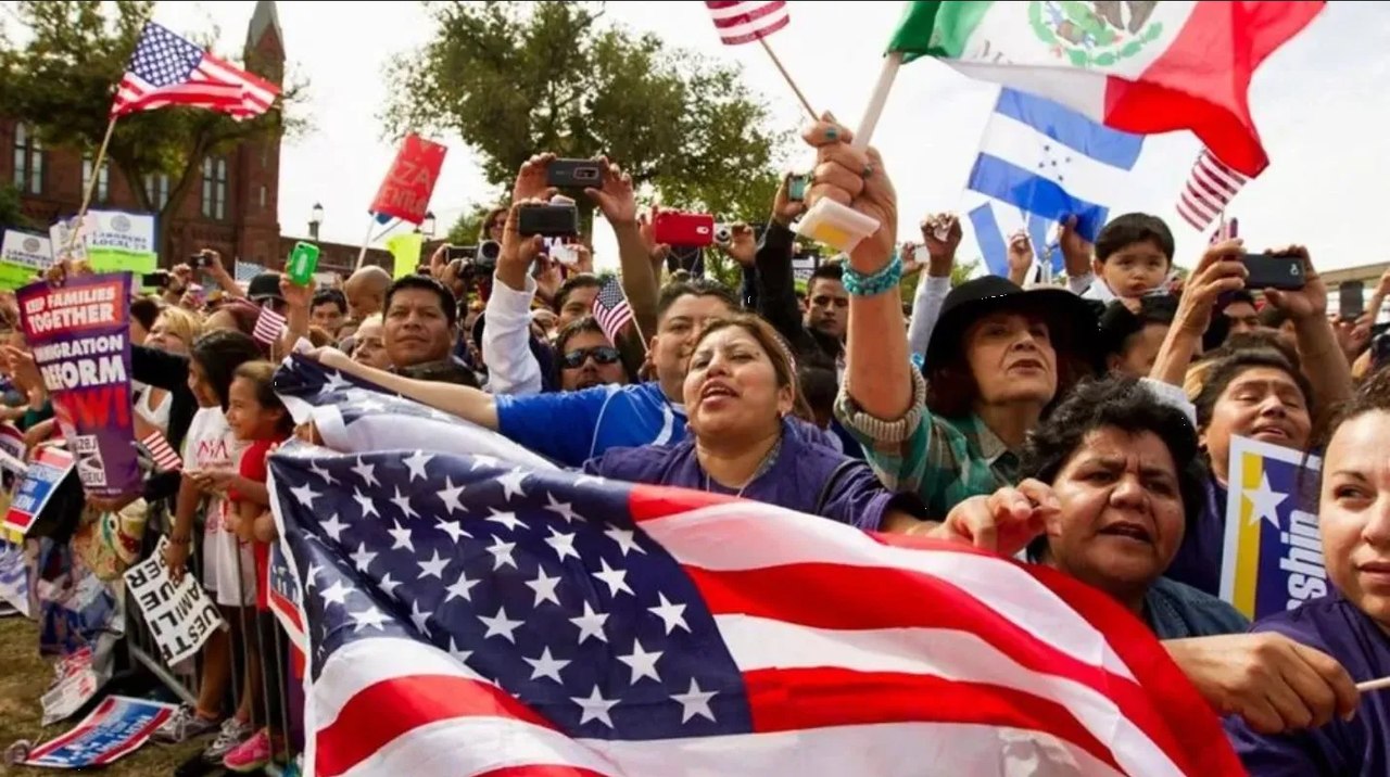 Latinos en Estados Unidos, la quinta economía del mundo según UCLA