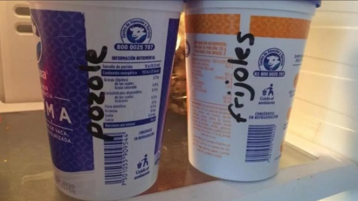¿Qué pasa si guardas comida en los botes de yogur? Mejor evítalo