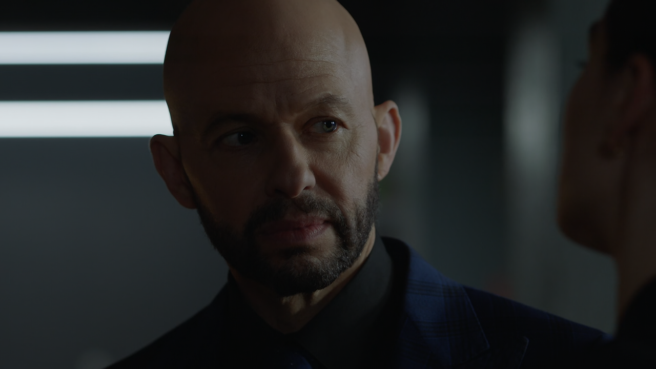 Supergirl.S05E18.The.Missing.Link.1080p.10bit.BluRay.AAC5.1.HEVC-Vyndros.mkv_snapshot_32.02_[2020.09