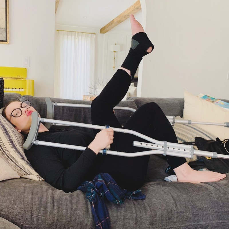 Kat-Dennings-Feet-4424000