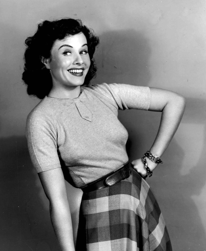 paulette_goddard_mb27