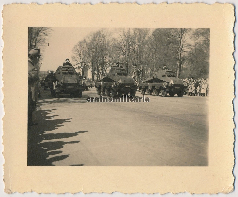 Orig. Foto Parade SdKfz 231 und 232 Panzerspähwa