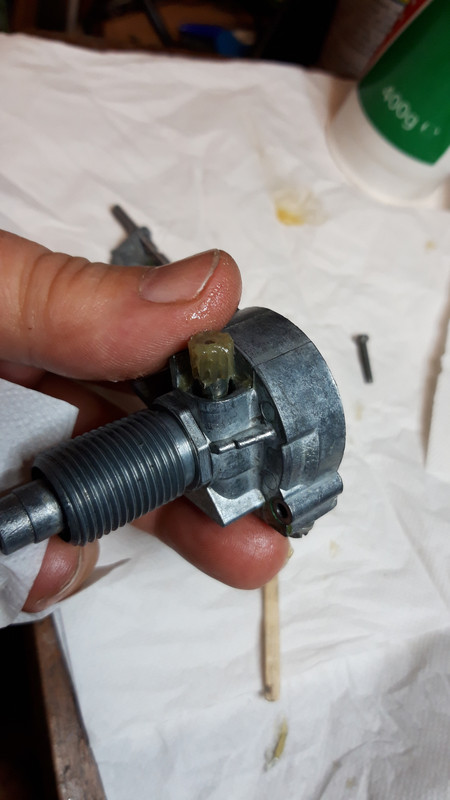 8DAA90C5-59A4-4CC4-83B6-86E8E274B434