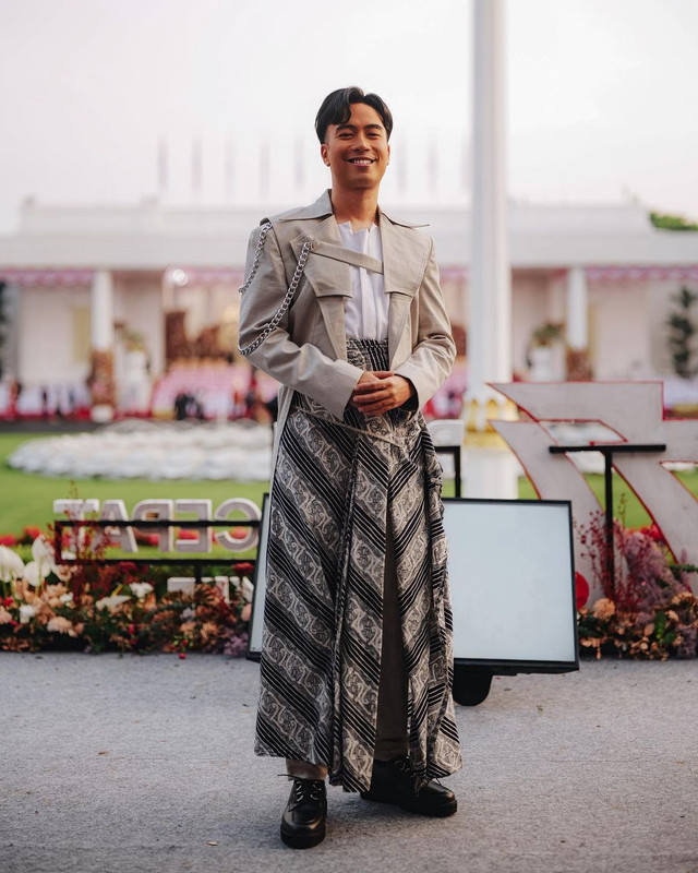 Penampilan Vidi Aldiano saat menjadi tamu undangan pada perayaan HUT RI ke-77 di Istana Merdeka.