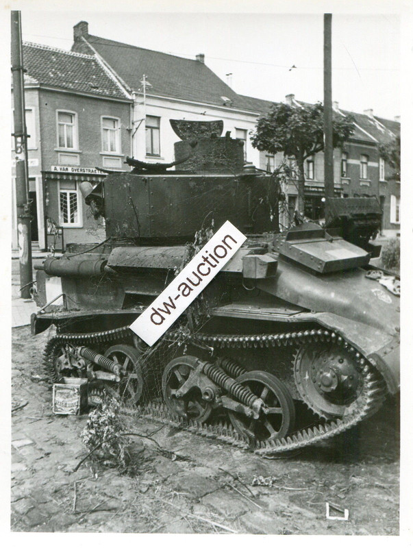 Belgien , zerstörter belgischer Panzer Tank mit 