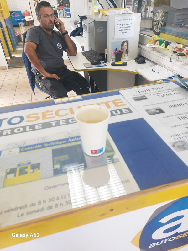 le contrôleur et café