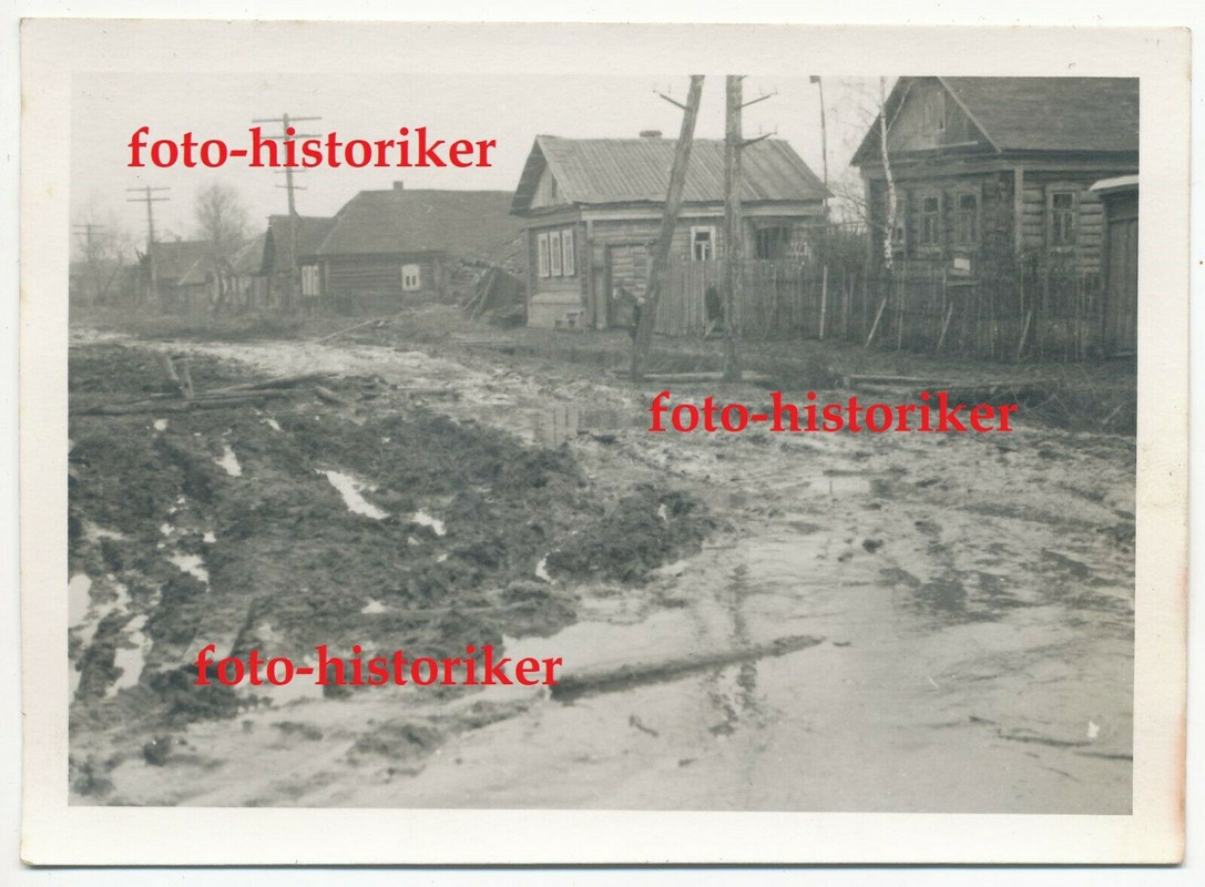 orig Foto Sturmgeschütz Abt 243 Front Einsatz Russland Dorf Mora