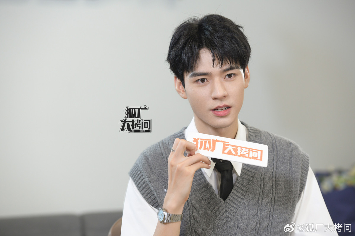 0077Ahqlly1hgcfft1nl6j31hc0zkdq4