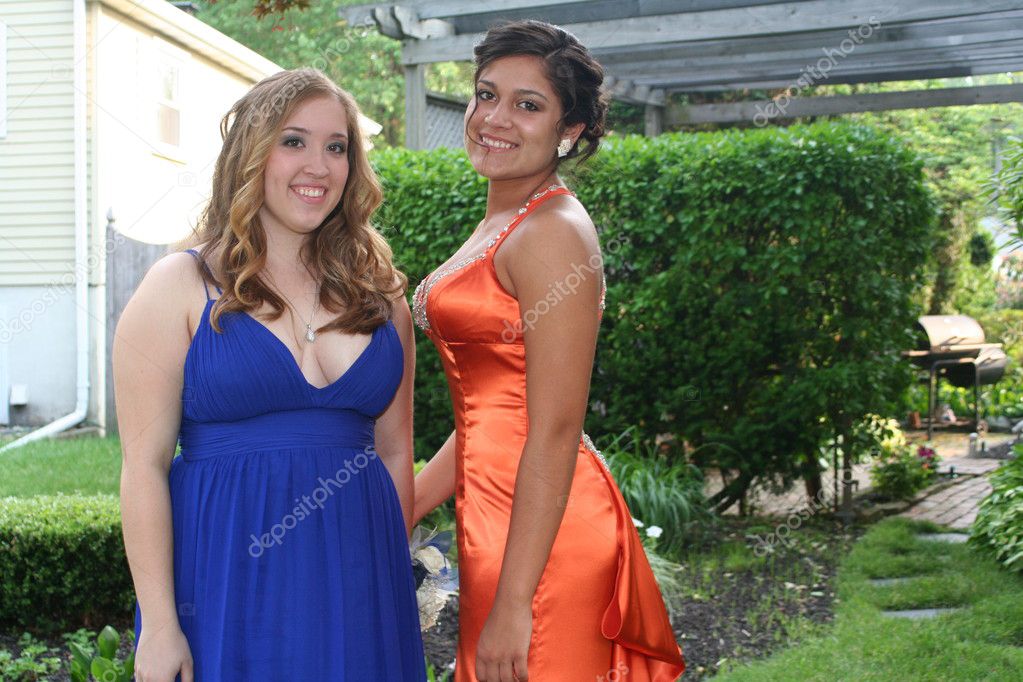 depositphotos 6849262 stock photo prom sisters at home